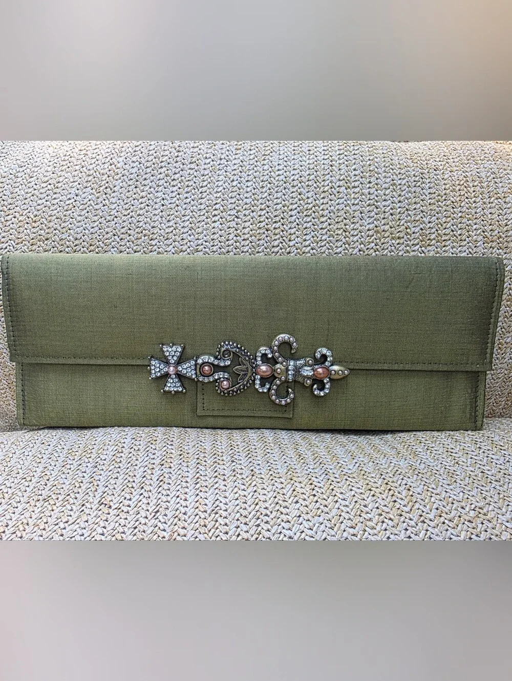 Vintage-Inspired Olive Green Clutch with Decorative Brooch